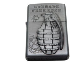 ZAPALNICZKA BENZYNOWA METALOWA WZÓR GRANAT SREBRNA