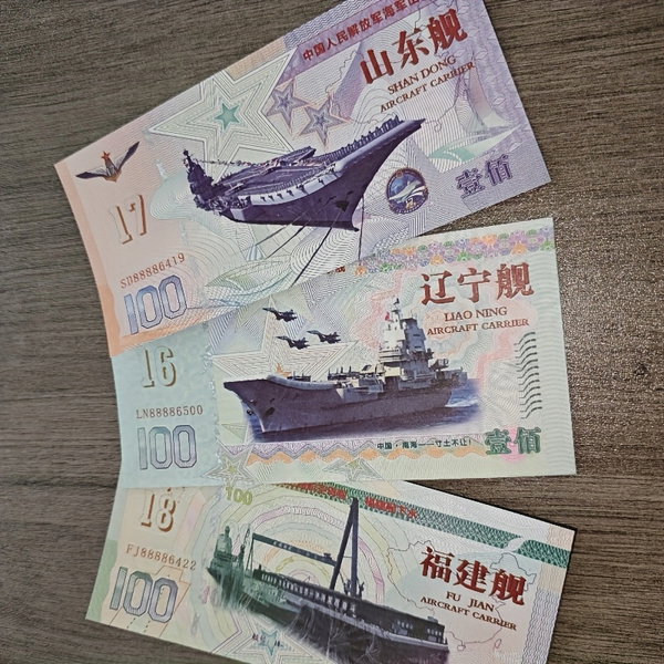 ZESTAW 3 SZTUK BANKNOTÓW KOLEKCJONERSKICH CHIŃSKIE LOTNISKOWCE UNC UV 