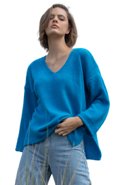 UŹNY OVERSIZOWY SWETER Z ROZCIĘCIEM 36/38 NIEBIESKI