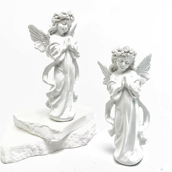 Statuetki aniołów modlących z żywicy