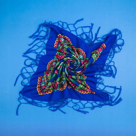 Chusta ludowa mała 70x70 cm - chabrowa Wzór kwiatowy 100% bawełna Folkstar