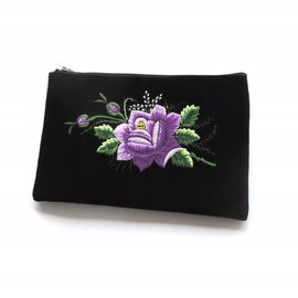 PŁASKA KOSMETYCZKA Z AKSAMITU FOLK - HAFT ŁOWICKI FIOLETOWA RÓŻA
