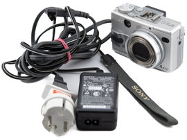 Aparat cyfrowy Sony Cyber-shot DSC-V1 + zasilacz / Nr. 513181