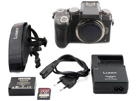 Aparat bezlusterkowy Panasonic Lumix DMC-G7 + ładowarka / Przebieg 4057