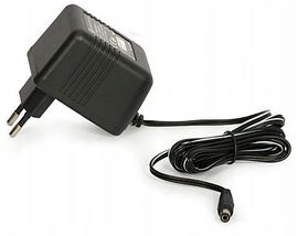 Zasilacz Transformator 9V - 800mA Prąd stały wtyk 5,5/2,1mm (+)