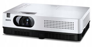 PROJEKTOR MULTIMEDIALNY RZUTNIK SANYO PLC-XD2200 KINO PREZENTACJE