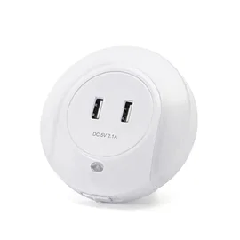 Lampka nocna LED z ładowarką USB i dwoma portami USB do gniazdka o ciepłej barwi