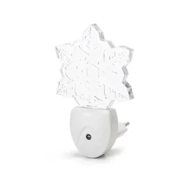Lampka nocna z czujnikiem LED RGB do gniazdka w kształcie śnieżynki