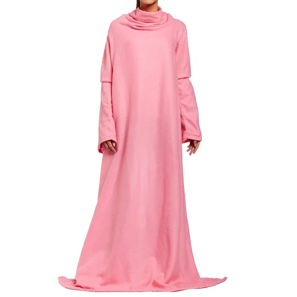 Różowy polarowy koc z rękawami Snuggie zapewniający wygodę podczas czytania