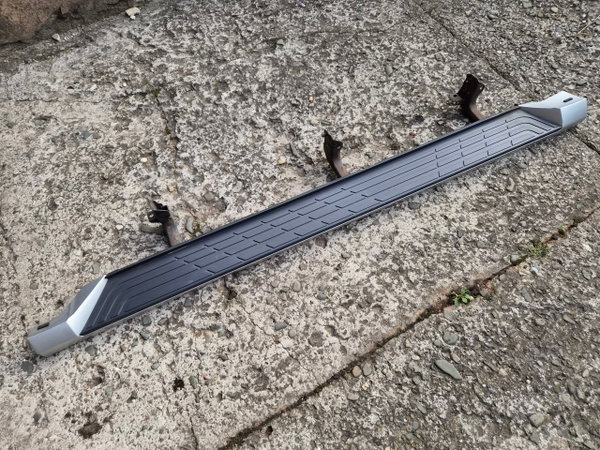 MITSUBISHI PAJERO IV 07-19 stopień lewy próg kpl. + mocowanie