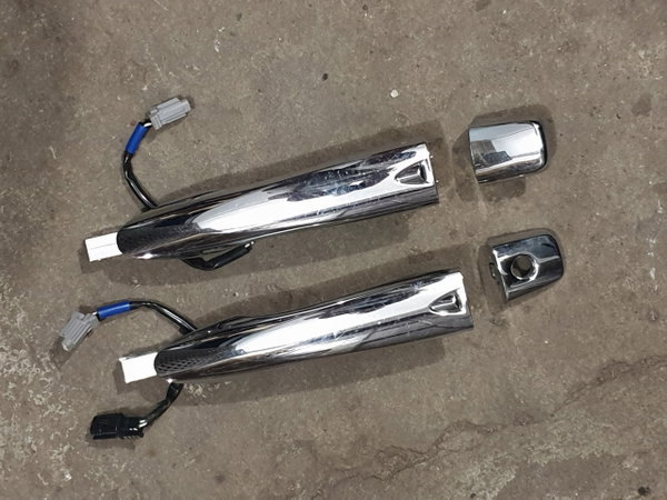 MERCEDES X-KLASA W470 17-20 klamka drzwi przód lewa prawa chrom keyless