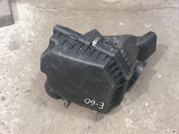 BMW 5 E60 E61 M5 03-10 E64 E63 M6 obudowa filtra powietrza lewa
