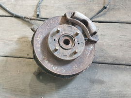 MITSUBISHI CARISMA 95-04 zwrotnica prawy przód kpl. 1.6 4x100