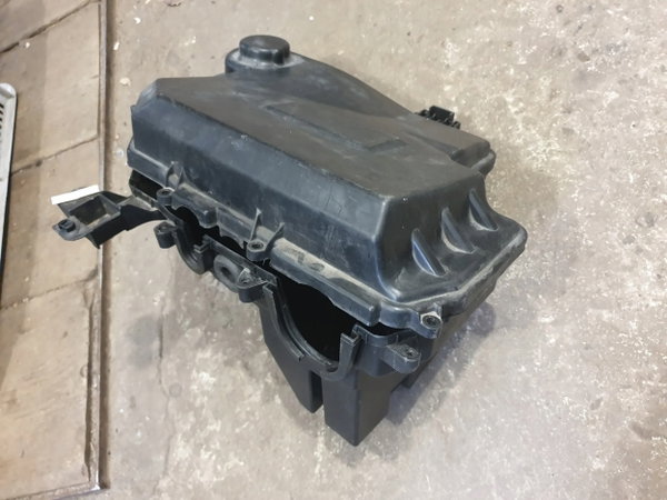 AUDI A6 C6 04-11 skrzynka obudowa komputera