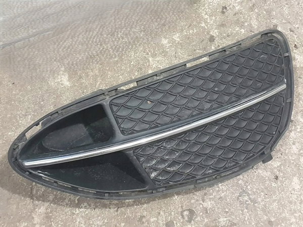 MERCEDES E-KLASA W212 LIFT 13-16 kratka zderzak przód prawa