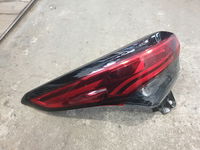 TOYOTA HIGHLANDER 20- lampa tył lewa BDB