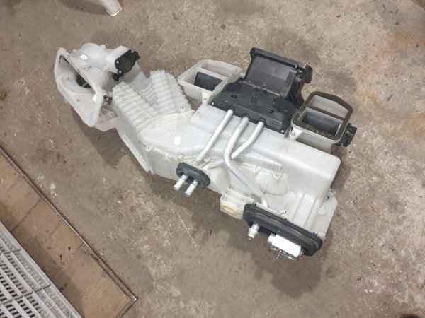 MERCEDES SLK R171 04-11 nagrzewnica EUR.