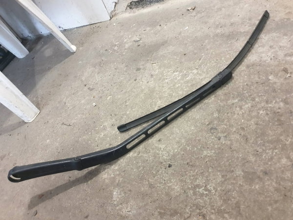MERCEDES C-KLASA LIFT W203 04-07 ramię wycieraczki przód lewe CLC CLK EUR.