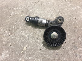 BMW 5 M5 E60 E61 5.0 03-10 napinacz paska wielorowkowego alternatora