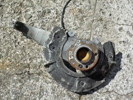 BMW 5 F10 F11 11-18 zwrotnica Lewa przód