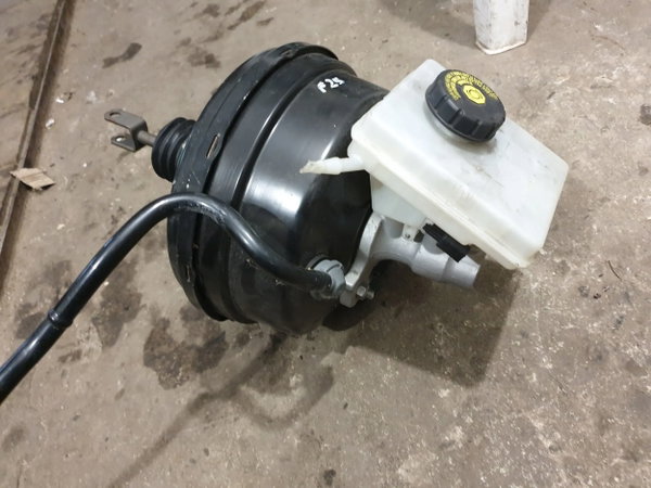 BMW X3 F25 10-17 2.0D pompa hamulcowa + servo