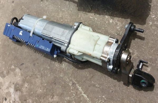 AUDI Q5 08-16 siłownik elektryczny klapy tył prawy