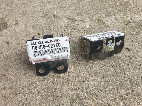 TOYOTA COROLLA E21 SEDAN 18- wspornik zderzak tył ślizg NEW