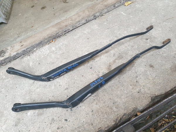 HYUNDAI SONATA 99-04 EF ramię wycieraczki przód L/R EUR.