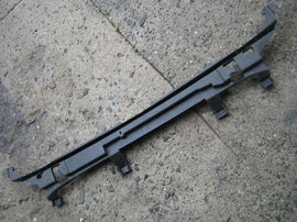 VOYAGER IV 01-07 mocowanie zderzaka tył ślizg