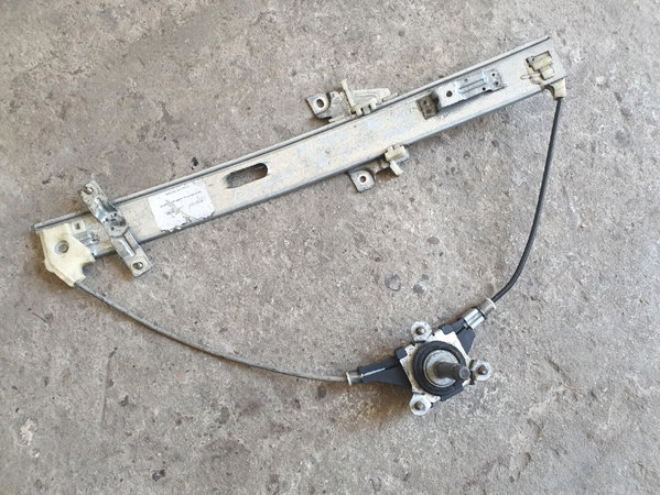 MAZDA 323 323F BJ 99- podnośnik szyby prawy przód man.