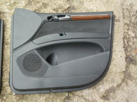 AUDI Q7 05-15 tapicerka boczek drzwi Prawy prz EUR