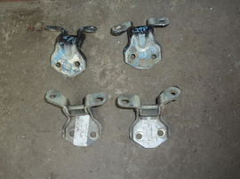 KIA RIO 01-05 zawias drzwi lewy przód kpl.