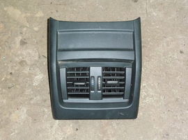 BMW 3 F30 F31 11-18 kratka nawiewu tynel tył