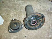 AVENSIS VERSO 01-05 mocowanie poduszka amortyzator