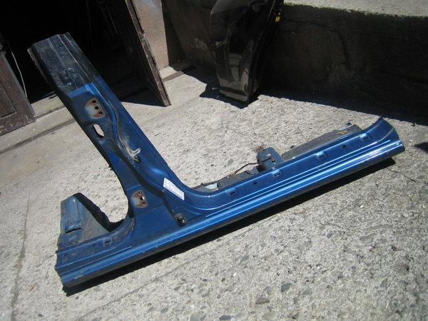MAZDA 323 323F BJ 99-03 próg prawy + słupek