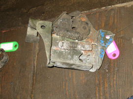 KIA RIO 01-05 zamek maski EUROP.