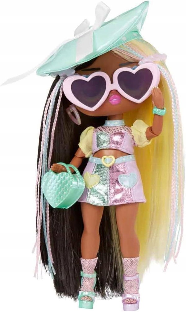 LALKA MODNA TWEENS DARCY BLUSH Z 15 NIESPODZIANKAMI I AKCESORIAMI