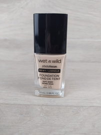 Wet n Wild Photo Focus Dewy Soft Ivory Podkład rozświetlający 28 ml