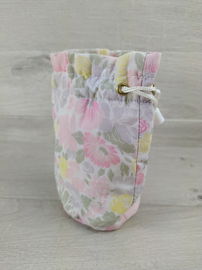 Kwiatowy woreczek na butelkę dla dziecka z podszewką i ściągaczem