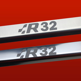 Listwa progowa VOLKSWAGEN GOLF MK5 R32 Stal nierdzewna 304 połysk