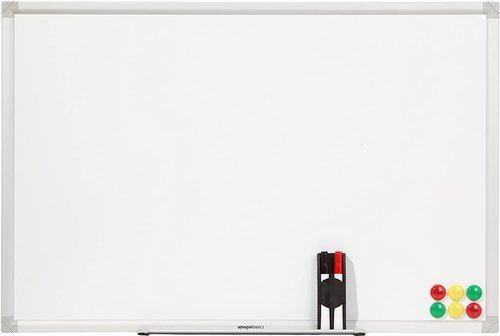 Biała tablica suchościeralna magnetyczna Amazon Basics 90x60 cm alu zestaw