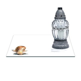 SZKLANA PODSTAWKA POD ZNICZE Z DEDYKACJĄ 25x25cm 554e Aniołek na białym tle