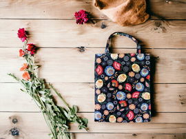 Torba gobelinowa ze wzorem łowickim (czarna)