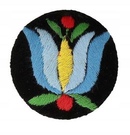 Przypinka z haftem ze wzorem kaszubskim z tulipanem - broszka