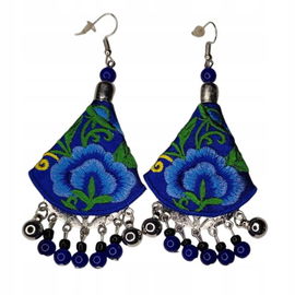 Kolczyki z kwiatem piwonii - haftowana elegancja inspirowana naturą