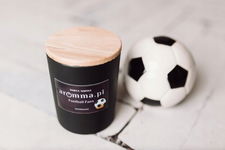 ŚWIECA SOJOWA AROMMA 300 ML FOOTBALL FANS - ŚCIĘTA TRAWA + GRATIS + VOUCHER
