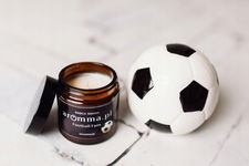 ŚWIECA SOJOWA AROMMA 120 ML FOOTBALL FANS - POCZUJ ŚCIĘTĄ TRAWĘ + GRATIS