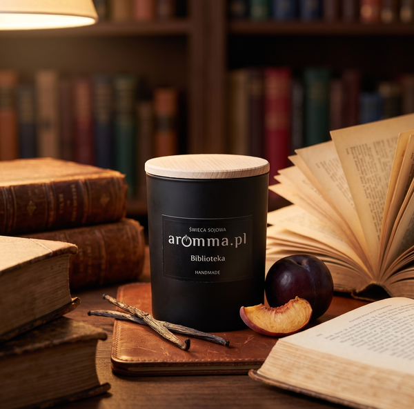 ŚWIECA SOJOWA BIBLIOTEKA 300 ML AROMMA POCZUJ STARE KSIĄŻKI + GRATIS