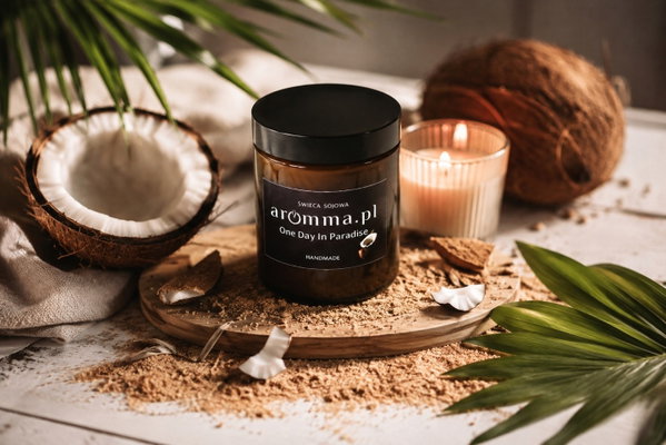 ŚWIECA ..::ONE DAY IN PARADISE::.. SOJOWA 180 ML ZAPACH WAKACJI + GRATIS
