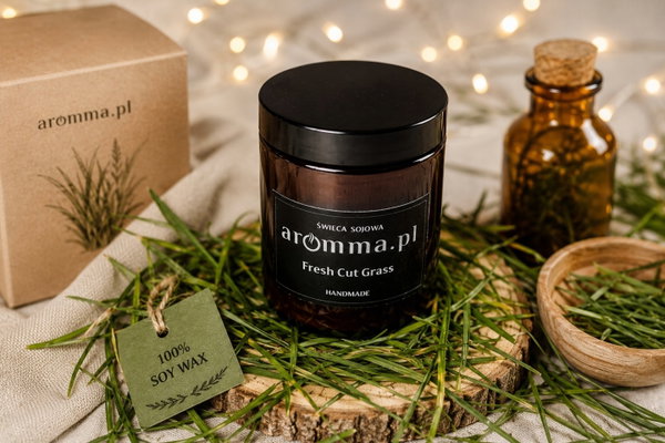 ŚWIECA SOJOWA AROMMA 180 ML FRESH CUT GRASS - ŚWIEŻO ŚCIĘTA TRAWA + GRATIS